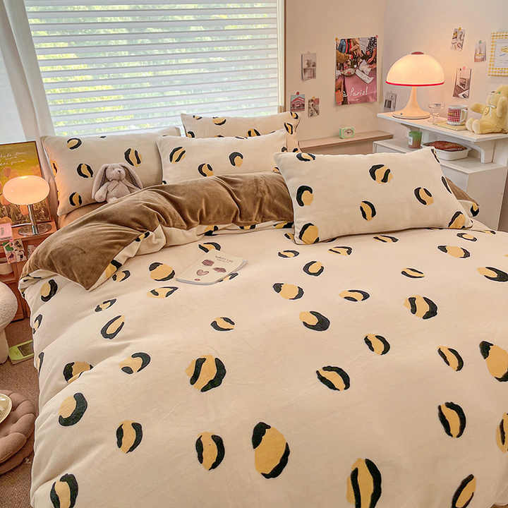 New Arrivals Latest Design Quilt Flannel Comforter Cartoon Pattern ...