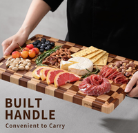 Grande planche à découper en bois massif à grain croisé avec poignée intégrée pour la cuisine, idéale pour la viande et les fruits