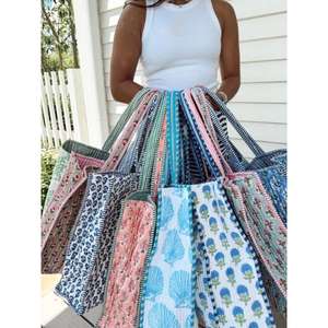 Bolsa de Almuerzo Mini Acolchada de Algodón con Estampado Floral Abstracto, Bolso de Mano con Estampado de Bloques, Bolsas de Compras, Bolsa de Playa, Bolsas de Viaje y Bolsos de Hombro - Product Image 1