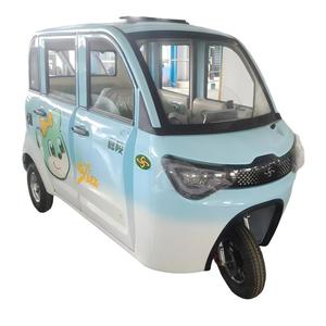 Mini <span class=keywords><strong>tricycle</strong></span> électrique fermé <span class=keywords><strong>pour</strong></span> passagers 4 portes 72V 1500W 3 places <span class=keywords><strong>pour</strong></span> le transport urbain et les déplacements - Product Image 1