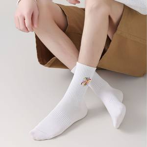 Chaussettes de sport pour hommes et femmes en coton peigné brodé Chaussettes de badminton Style national Feux d'artifice Design Noir Blanc - Product Image 3