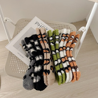 Chaussettes d'hiver chaudes et moelleuses pour femmes, en polaire corail à imprimé léopard, en polyester épais, pour usage quotidien à la maison, vente en gros, faible MOQ, OEM accepté