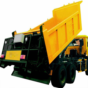 Remorquage derrière le camion d'épandeur de puces de distributeur de bitume monté sur le camion à benne basculante - Product Image 1