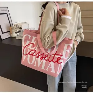 Sac fourre-tout en toile personnalisable et réutilisable avec logo imprimé, grand format, style tendance quotidien, design écologique et recyclé pour femmes - Product Image 2