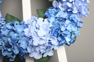 Ghirlanda Artificiale di Alta Qualità da 60cm con Fiori di Hdrdrangea, Grande Decorazione Floreale per Lauree - Product Image 3