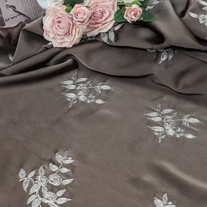 Tela de Encaje Elegante con <span class=keywords><strong>Bordado</strong></span> de Hojas de Satén Suave, Encaje con Flores Bordadas para Vestido Cheongsam, Tela para Vestido de Mujer - Product Image 3
