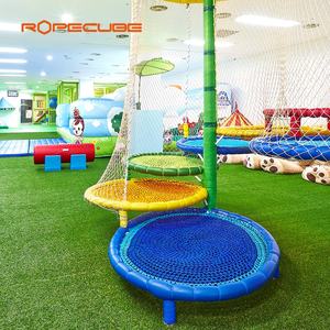 Attrezzatura per parco giochi con rete di corda arcobaleno per interni ROPECUBE | Strutture per divertimenti Non standard tessute a mano per aree per bambini di grandi dimensioni - Product Image 2