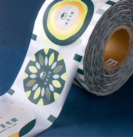 Custom Logo Design-Free Digital Printed Glossy Soft Food Grade PP Packaging Film Roll 500mm Width 300m for Beverage Carbonated