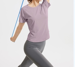 Top Deportivo Verde Menta con Espalda Cruzada y Panel de Malla Transpirable, Manga Corta, Ropa Deportiva para Mujer - Product Image 4