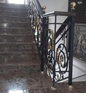 Rampe d'escalier en fer forgé de designer avec détails en laiton des deux côtés, rampe intérieure haut de gamme, exportateur, vente en gros, taille personnalisée - Product Image 2
