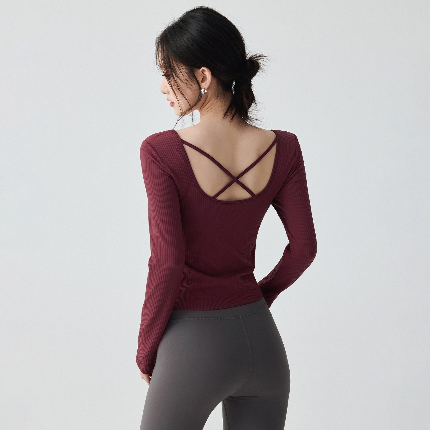 Women's Yoga Top Breathable Spandex/Nylon Beautiful Back Chest Pads Running Sports Slimming Square Collar Pilates Long Sleeve