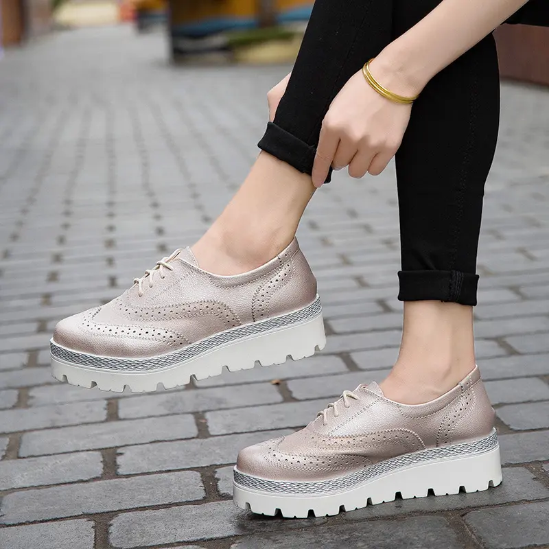 2020 Brogues Frauen Echtes Leder Plattform Slipper Schuhe Frau Damen benutzer definierte Schuhe Drops hipping Großhandel