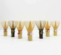 Fouet à matcha artisanal en bambou violet avec support personnalisé en stock, pour la cérémonie du matcha, accessoires et outils