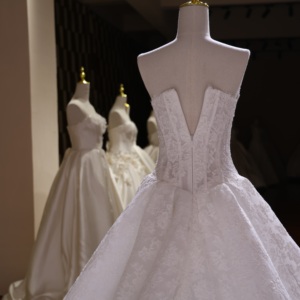 Robe de mariée <span class=keywords><strong>grande</strong></span> <span class=keywords><strong>taille</strong></span>, style princesse, avec corsage en dentelle et décolleté cœur, boutons perlés sur le devant, fente, traîne cathédrale, vente en gros - Product Image 6