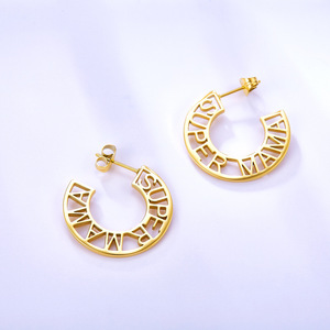 Gioielli <span class=keywords><strong>di</strong></span> <span class=keywords><strong>marca</strong></span> Punk <span class=keywords><strong>di</strong></span> lusso personalizzati in acciaio inossidabile Super MAMA C forma personalizzata lettera nome <span class=keywords><strong>orecchini</strong></span> con Logo - Product Image 3