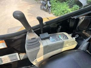 Mini-excavatrice sur chenilles CAT 303 d'occasion, Caterpillar 3 tonnes, petite pelle à vendre - Product Image 6