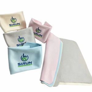 Paño de Limpieza de Microfibra Personalizado con Transferencia de Calor y Logotipo Impreso en Serigrafía para Limpiar Lentes de Gafas, Pantallas y Relojes - Product Image 2