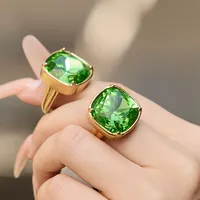 316L Edelstahl Mode-Ring, Eingelegter Großer Facettierter Grüner Kristall Wasserdichter Hypoallergener Klobiger Statement-Fingerschmuck