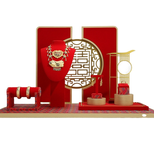 สีแดงหนังนิ่มภาพรุ่นเครื่องประดับโลหะยืนแสดงชุดต่างหูหนังยืนสร้อยคอผู้ถือจอแสดงผลตู้โชว์ - Product Image 5