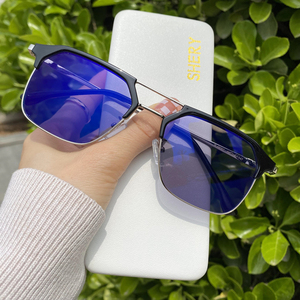 Lunette photochromique <span class=keywords><strong>anti</strong></span>-refflet original carré sourcil noir argent lunette <span class=keywords><strong>anti</strong></span>-<span class=keywords><strong>reflet</strong></span> pour ordinateur lunettes de soleil pour dames - Product Image 1