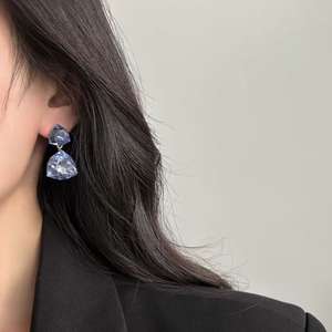 Pendientes de Luz Prismática, Brillantes, con Corte Trillón, Circonitas Cúbicas Coloridas en Diseño Geométrico de Gota, Joyería de Lujo - Product Image 3