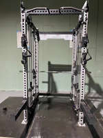 Station de musculation multifonctionnelle tout-en-un de qualité commerciale avec poulies doubles et rack de puissance robuste pour salle de sport à domicile