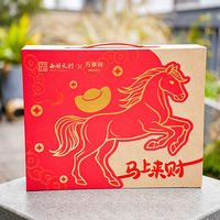 Cheval porte-bonheur monté à cheval, boîte cadeau du Nouvel An