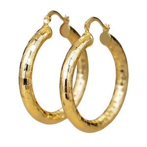 E4426 Orecchini a cerchio dorati da donna, stile classico, da indossare tutti i giorni, gioielli placcati in oro - Product Image 1