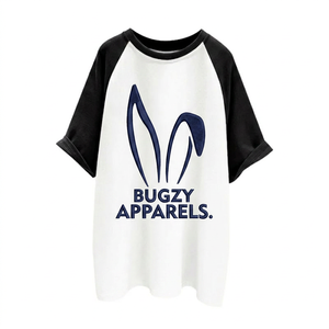 Camiseta de Manga Raglán para Hombre Bugzy Apparels, Blanca y Negra, de Algodón Jersey, Cuello Redondo, con Logotipo Estampado en la Parte Delantera - Product Image 1
