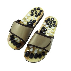 Zapatillas de masaje con piedras, zapatos de masaje con acupresión de piedras blancas y negras, zapatos de terapia para pies para hombres y mujeres. - Product Image 1