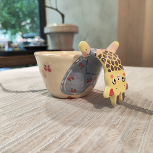 Einzigartiges Design Kreativer Stil Handgemachte Keramik Kaffeetasse Hand gefertigte Form Handgemalte Muster Mode Geschenk - Product Image 1