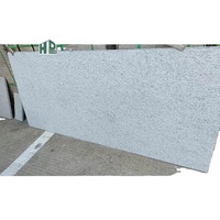 Tuile en granit de conception moderne HDSTONE, polie, flammée et affinée, granit blanc sésame du Shandong pour le revêtement de sol et de mur