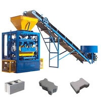 Machine industrielle chinoise de fabrication de briques hydrauliques emboîtables QT4-24 semi-automatique pour briques en béton