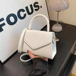 Bolsos de mano de cuero PU con diseño retro de moda para mujer, bolsos de lujo de gran capacidad, bolso bandolera simple para uso diario, bolso para dama. - Product Image 3