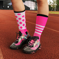 Chaussettes de cyclisme à la mode OEM ODM pour hommes et femmes Crew Mid Length Marathon Techwear Running Bicycle Nylon Aero Socks