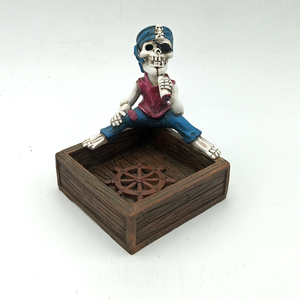 Vente en gros de cendrier de pirate crâne en résine souvenir touristique nautique fait main personnalisé - Product Image 4