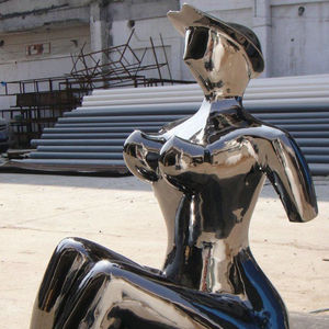 Escultura Humana de Acero Inoxidable Estilo Pop Art para Exteriores en Venta - Product Image 3