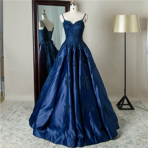 Vestido de Gala Azul Marino y Borgoña para Quinceañera, Largo hasta el Suelo, con Escote Corazón Bordado y Diseño sin Mangas - Product Image 1