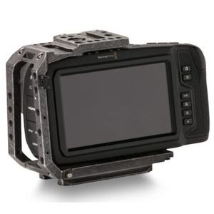 La demi-cage de caméra TA-T01-HCC pour BMPCC 4K/6K minimise l'usure sur les supports de nombreux autres accessoires - Product Image 2