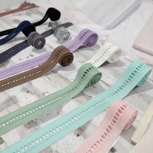 Venta al por mayor de fábrica: Encaje bordado de algodón 100% de 2.5CM de ancho, diseño vintage soluble en agua con patrón cuadrado colorido para zapatos y bolsos. - Product Image 3