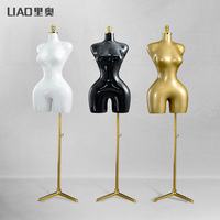 Mannequin Femme Courbée Taille Plus en Plastique Haut de Gamme Pose Debout Buste Fesses et Poitrine Généreuses Forme de Robe BBL Présentoir de Boutique