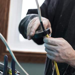 Ruban électrique multicolore en PVC 600V Isolation anti-poussière et ignifuge pour le câblage de circuits, l'alimentation électrique de la maison et de la <span class=keywords><strong>voiture</strong></span>. - Product Image 6