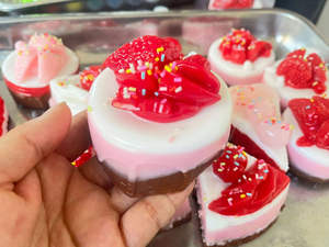 Nuevo Diseño TPE para Juguetes Educativos Divertidos con Forma de Comida: Queso Soufflé, Pastel de Fresa, Bola Antiestrés para Apretar, Juguete Sensorial Fidget - Product Image 4
