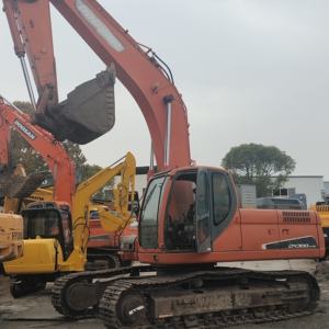 Excavatrice Doosan DX300LC-9C puissante de 30 tonnes à bas prix bien entretenue avec moteur de travail municipal. - Product Image 5