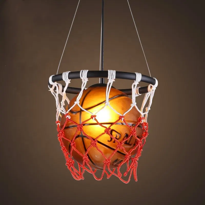 キッズルームLEDシャンデリアのための最高の天井シャンデリアペンダントハンギングランプバスケットボールフットボール照明器具