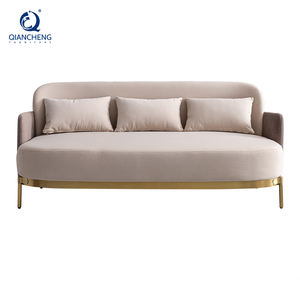 أريكة فاخرة حديثة لردهة الفندق والمطعم وصالة الاستراحة، أثاث غرفة المعيشة على الطراز الأوروبي بإطار معدني وثلاثة مقاعد من القماش - Product Image 1