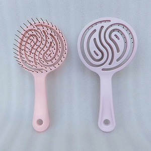 <span class=keywords><strong>Brosse</strong></span> à <span class=keywords><strong>cheveux</strong></span> ventilée incurvée avec poils en nylon, design coussin, poils flexibles <span class=keywords><strong>pour</strong></span> un séchage plus rapide, coiffage sans nœuds - Product Image 1