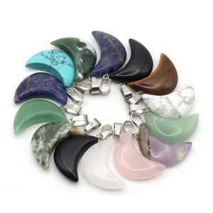 प्राकृतिक पत्थर चक्का रीकी क्वार्ट्ज क्रिस्टल मून पेलेंट आकर्षण ऊर्जा आध्यात्मिक गहने थोक उपहार बनाते हैं - Product Image 6