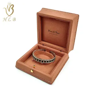 Boîte en microfibre de luxe d'usine boîtes à bijoux en velours boîte d'emballage bracelet bracelet avec logo personnalisé