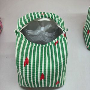 Ensemble de 3 trousses de toilette et de maquillage pliables multifonctions en coton 100% matelassé à rayures vertes et blanches avec cœur rouge - Product Image 3